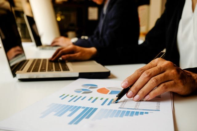 https://saudihelplinegroup.com/wp-content/uploads/2024/04/finance-consulting-discussing-executive-people-plan-640x427.jpg